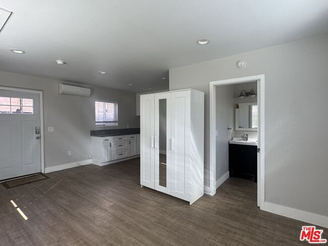 Building Photo - 5460 Burnet Ave