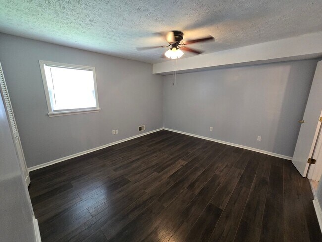 Building Photo - Brick Ranch in the heart of Jeffersontown! Featuring hardwood styled floors, 3 Bedrooms, 1.5 Bath...