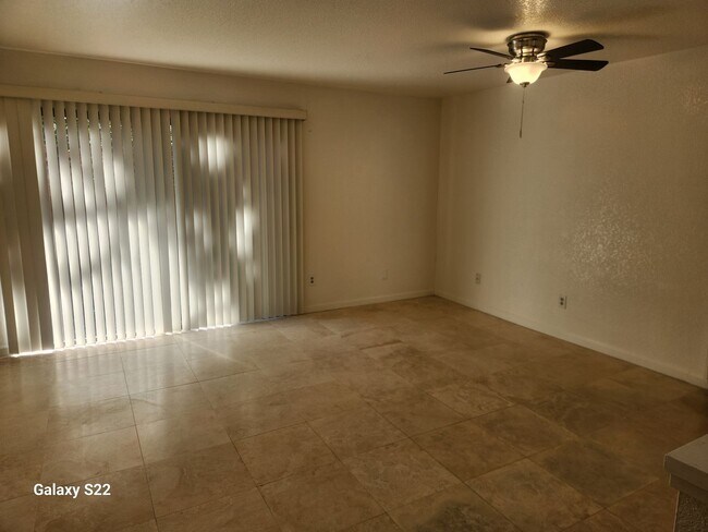 Building Photo - Beautiful two story condo in a well maintained complex, and close to everything!!