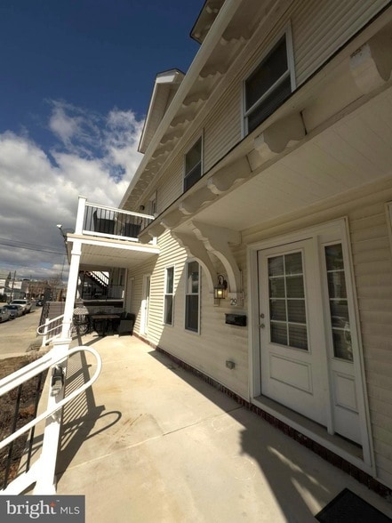 Building Photo - 29 S Weymouth Ave