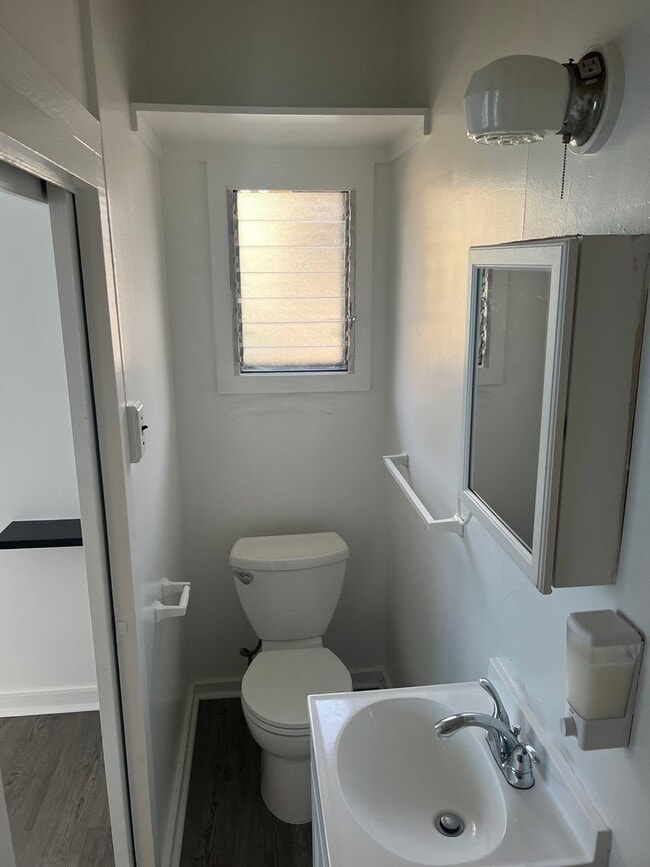 Building Photo - Pet-Friendly 1BR in Honolulu’s Kapahulu Ar...