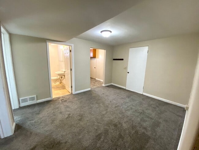 Building Photo - Gorgeous 5 Bed, 2 Bath House Near Concordia and MSUM!