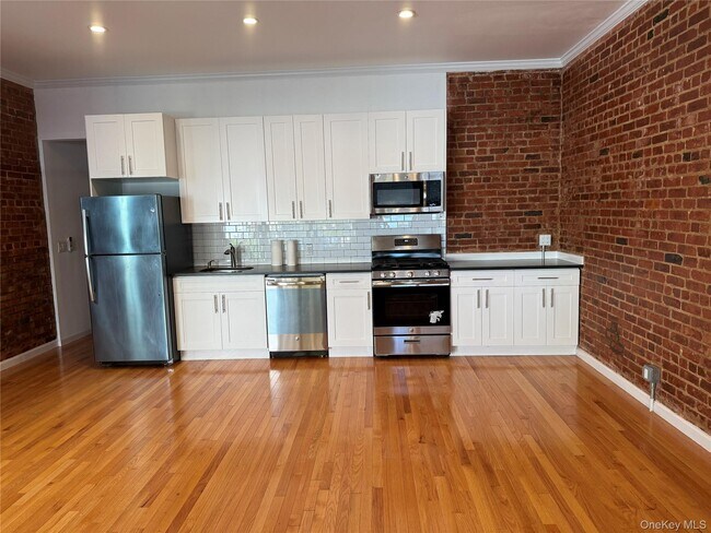 Primary Photo - 562 39th St