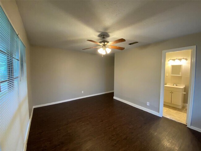 Building Photo - 5767 Flamingo Dr