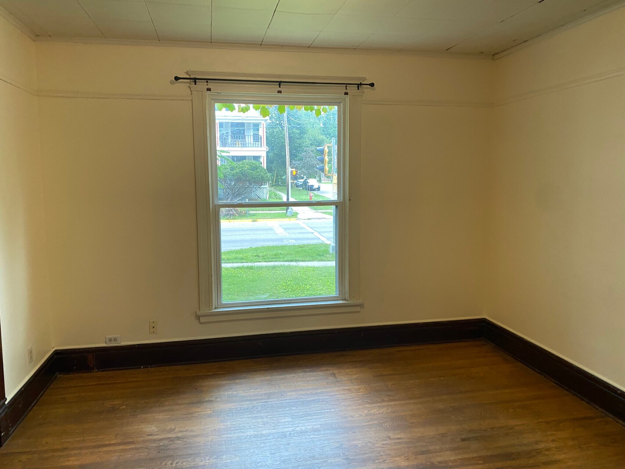 Building Photo - 1051 E Johnson St