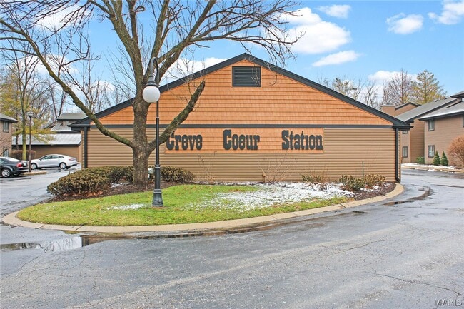 Building Photo - 13831 Amiot Dr