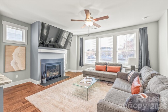 Building Photo - 554 Amalfi Dr