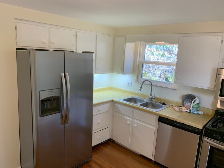 Building Photo - 4268 Sample Ct