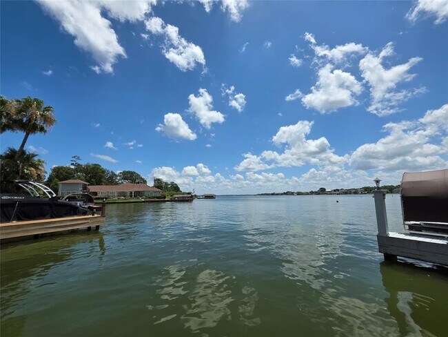 Building Photo - 9260 Deepwater Dr