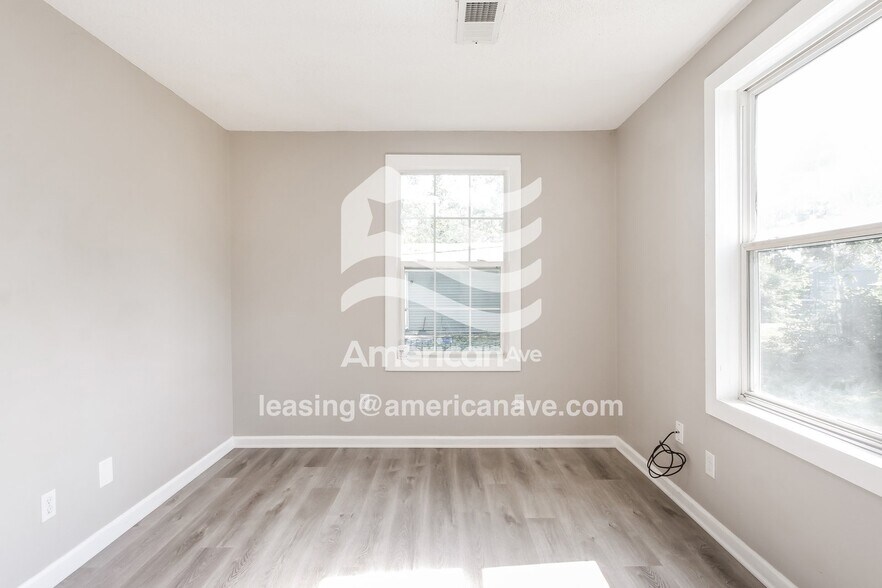 Building Photo - 3062 N Tacoma Ave