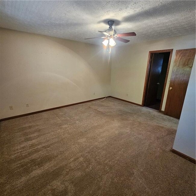 Building Photo - 20 Brooks Ln