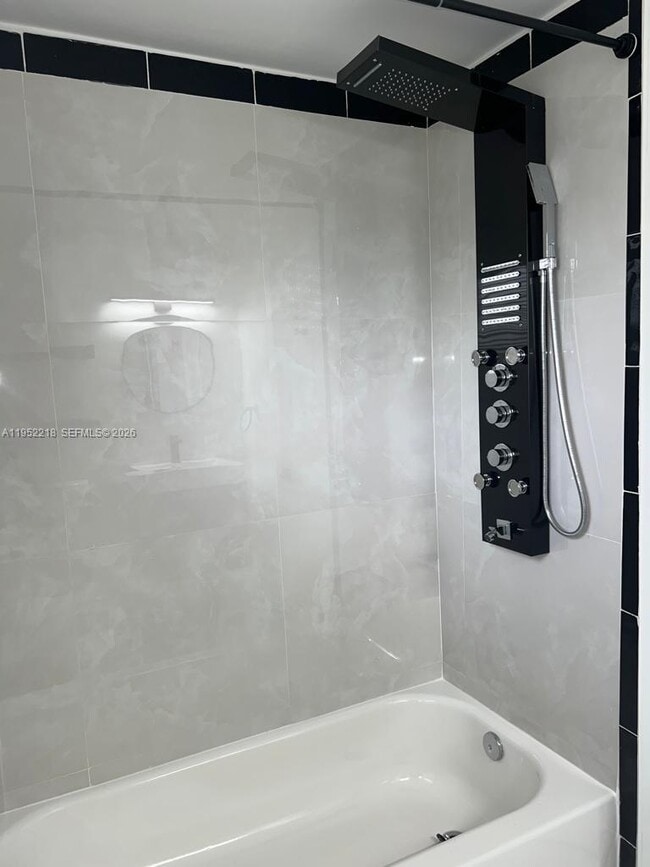 Building Photo - 2101 Normandy Dr