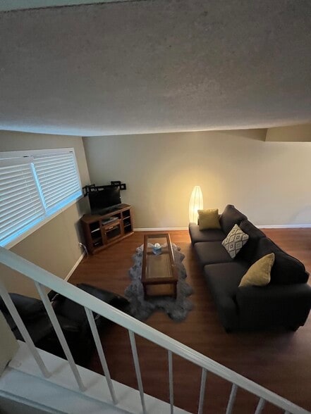 Building Photo - 429 W Eagle Lake Dr