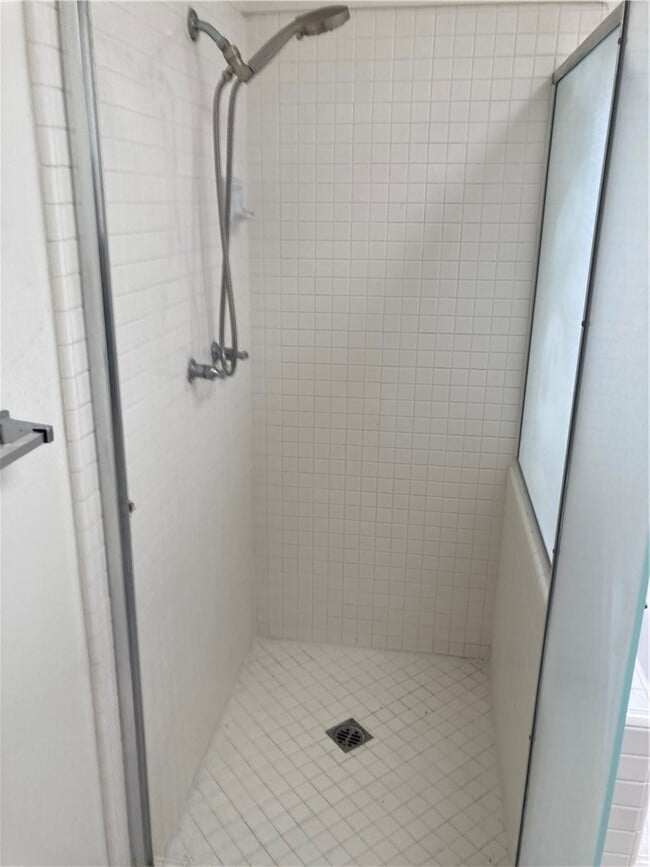 Building Photo - 2300 Maple Ave