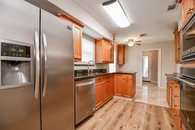 Building Photo - 10706 Inwood Dr
