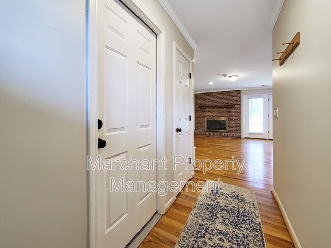 Building Photo - 117 Charmar Way