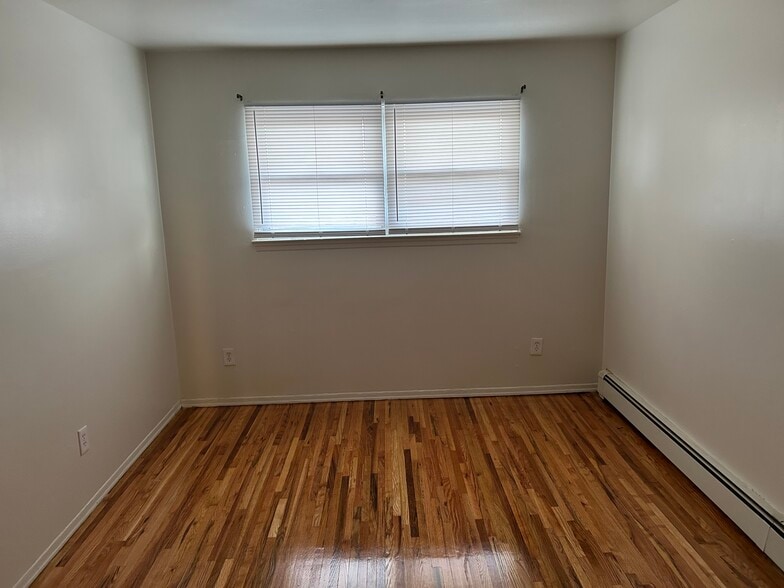 Building Photo - 450 Beach 63rd St