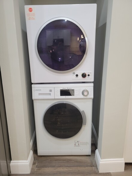 Building Photo - 1804 E Louisiana Ave