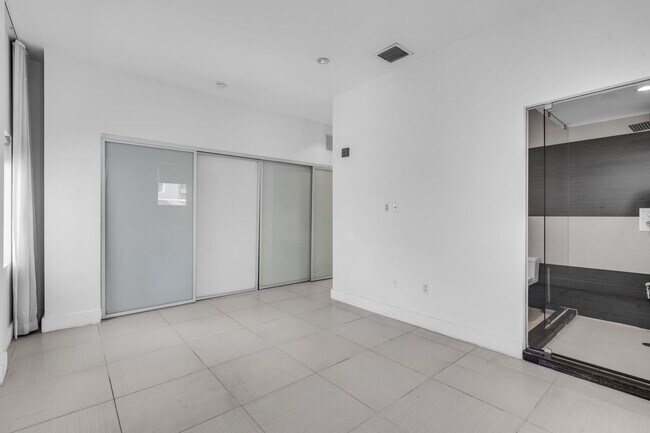 Building Photo - 229 8th St