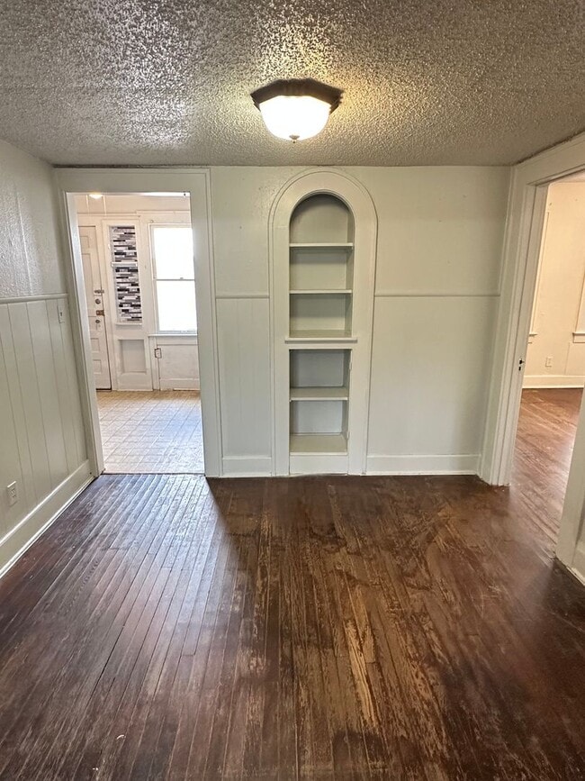 Building Photo - Coming Soon... 1 Bedroom Duplex In Central San Angelo!