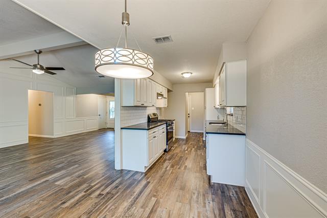 Building Photo - 2101 Warwick Dr