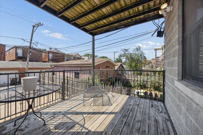 Building Photo - 2425 W Arthington St