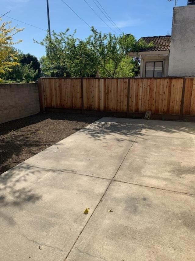Building Photo - Awesome 3 Bedroom Home! Great Price, Great Location And It's Available Now!