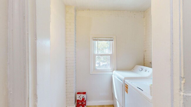 Building Photo - 1549 Montana Ave NE
