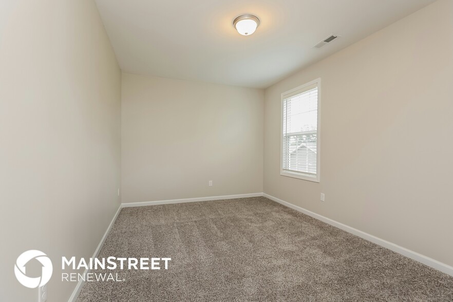 Building Photo - 735 Mitscher Dr