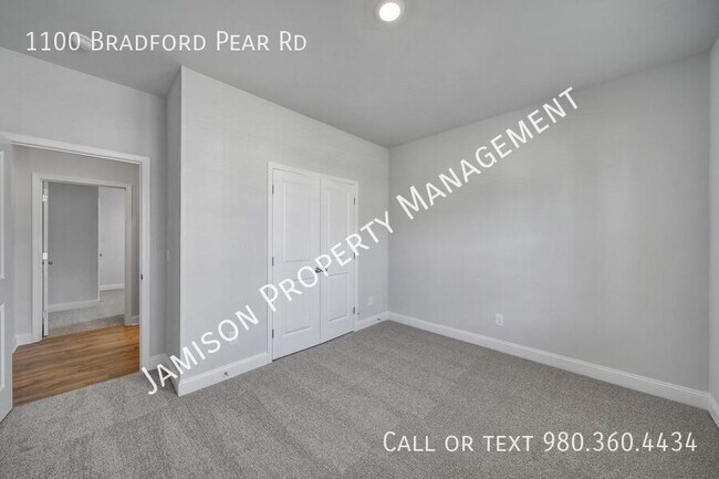 Building Photo - 1100 Bradford Pear Rd