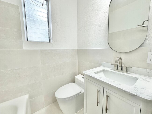 Building Photo - Spacious Studio on 12 Street between Eucli...