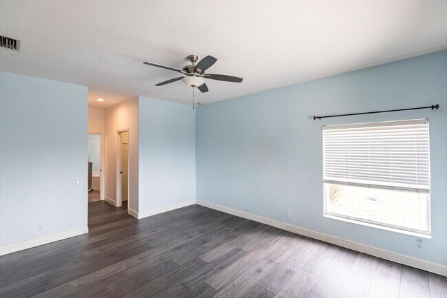 Building Photo - Rare 5 Bedroom Pool Home in Gated Community