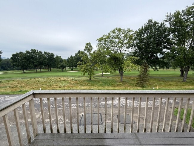 Building Photo - Beautiful 2 Bedroom Townhome - Only Steps ...