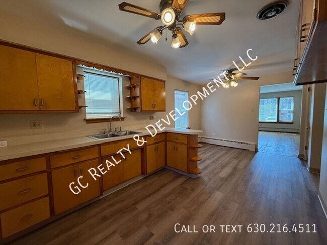 Building Photo - 2131 Grove Ave