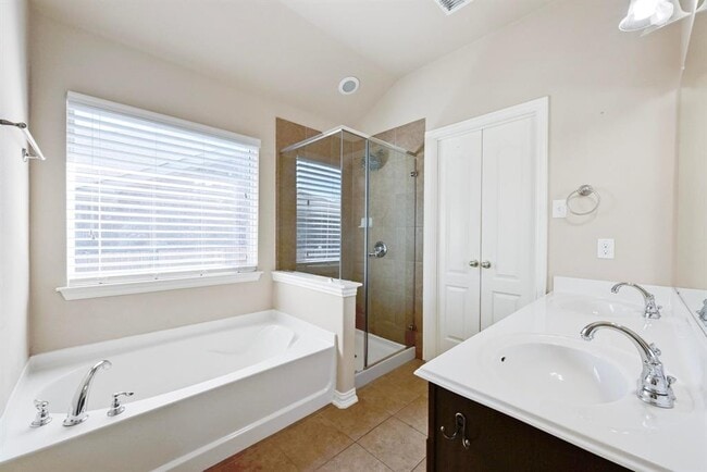 Building Photo - 237 Strawberry Blonde Dr