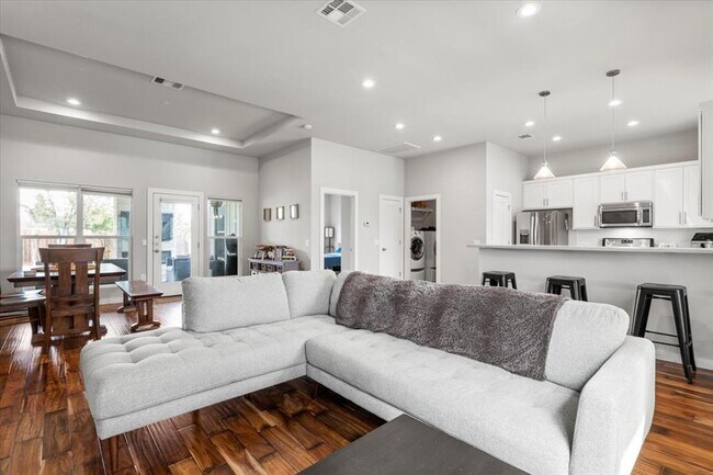Building Photo - 15202 Cavalier Canyon Dr