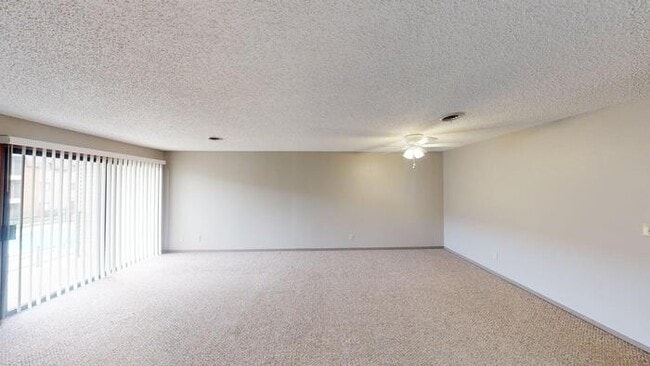 Building Photo - 1727 N Grandview Ln