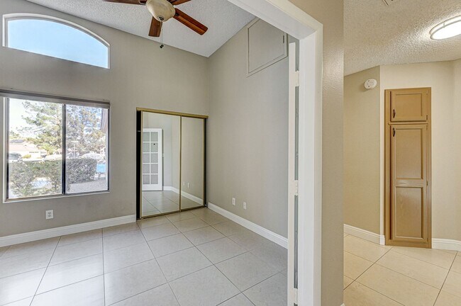 Building Photo - 3 bedroom single story in Henderson!