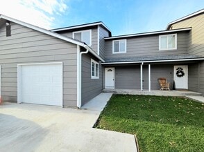 Building Photo - 1407 Maple St