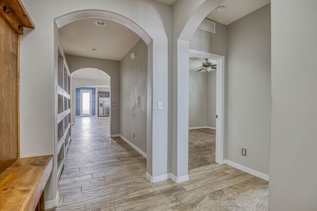 Building Photo - Beautiful East side House