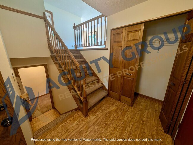 Building Photo - 10207 Pilgrim Ln N