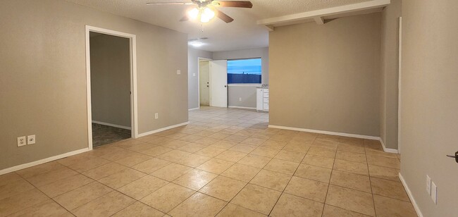 Building Photo - FOR LEASE -  4 BEDROOM HOME - NORTH LUBBOCK