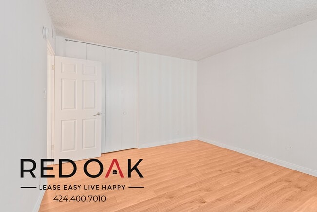 Building Photo - 511 N Kenmore Ave