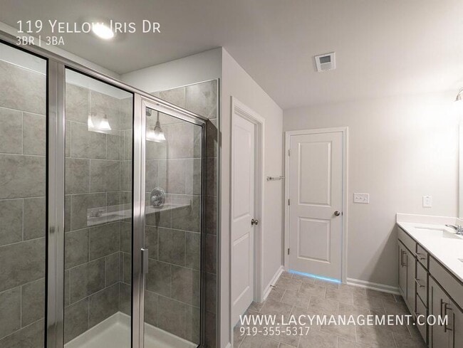 Building Photo - 119 Yellow Iris Dr