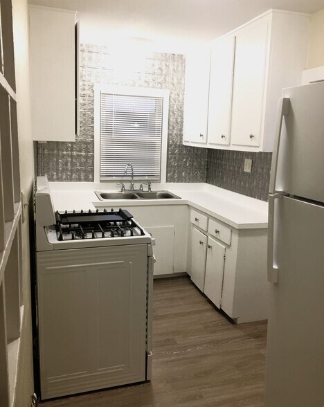 Building Photo - 605 21st St