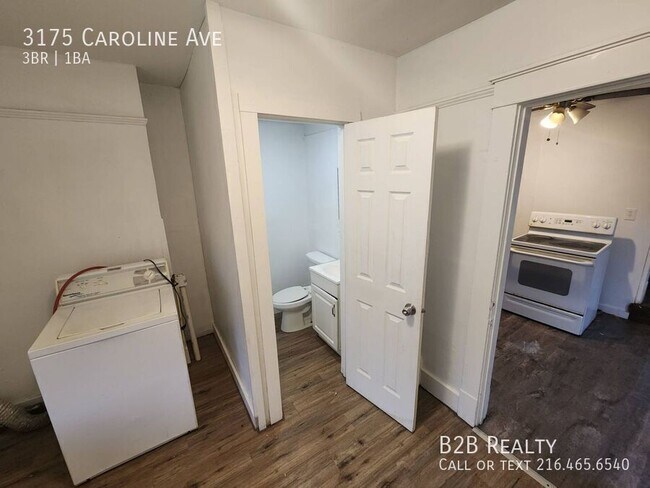 Building Photo - 3175 Caroline Ave