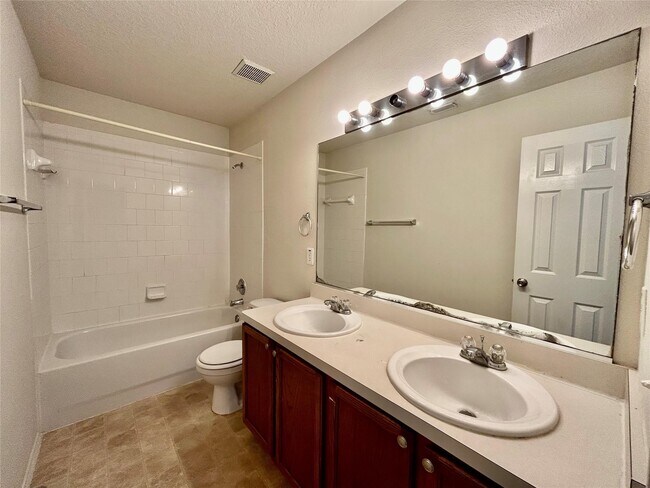 Building Photo - 10623 Sugar Trace Dr