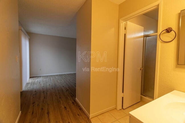 Building Photo - 2540 Banyan Dr