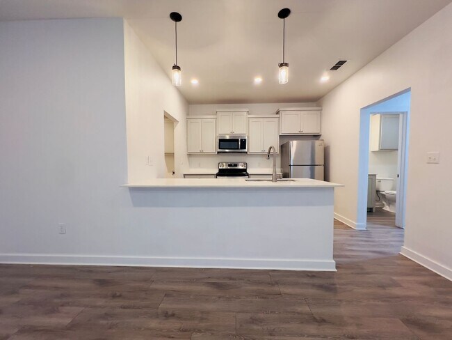 Building Photo - PRE-LEASING FOR JULY! Spacious 3-Bedroom Townhouse Near Texas Tech