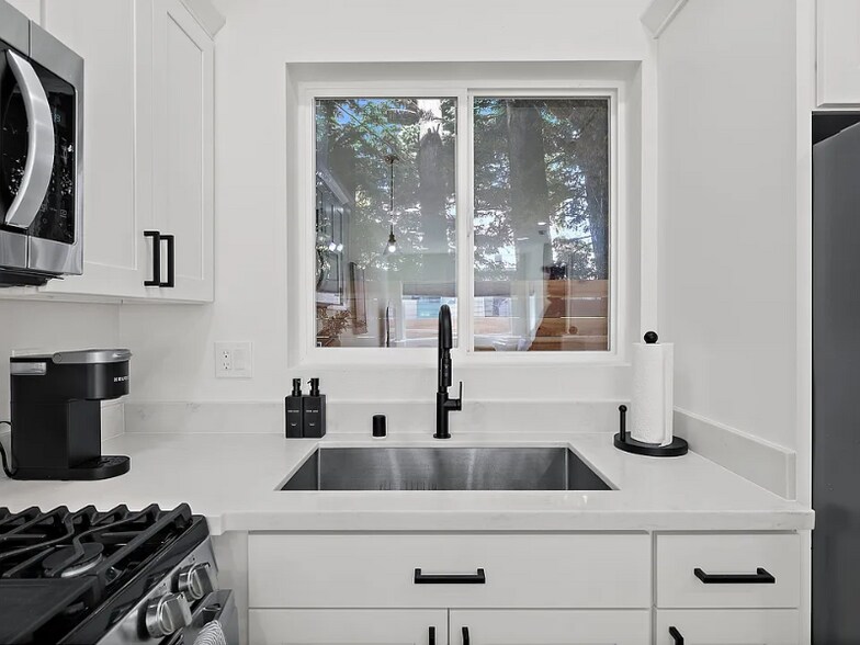 Building Photo - 6204 46th Ave S